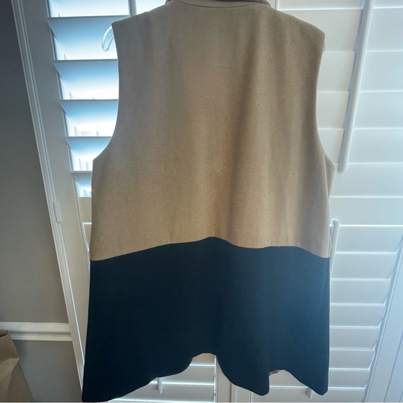 Elle Tan and Black Sleeveless Vest - Picture 2 of 8